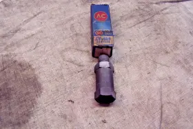 5647228 Ac Crank Case Ventilation Valve 1985-62 Oem # Cv 469 N/o/s