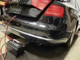 350.au1t14 Audi A8 2014 Valve Cover 915792