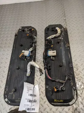 350.gm8i02 Chevrolet Truck Pair Of Valve Cover For 02-03 Avalanche 2500 8.1 12570483 4wd 1157846 350.gm8i02 Chevrolet Truck Pair Of Valve Cover For 02-03 Avalanche 2500 8.1 12570483 4wd 1157846