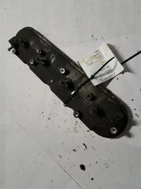 350.gm8j04 Chevrolet Truck Left Side Valve Cover For Suburban 2004