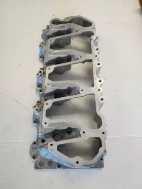 350.gm8y12 Chevrolet Truck Silverado 2011-2016 Lml Valve Cover Lower 6.6l Diesel