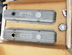 4154 Edelbrock Vintage Sbc Aluminum Finned Script Valve Covers