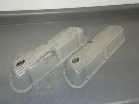 2b8285 Ford Powered By Finned Aluminum Valve Covers 2b 1982-1985 Mustang Gt 5.0l 302 2b8285 Ford Powered By Finned Aluminum Valve Covers 2b 1982-1985 Mustang Gt 5.0l 302