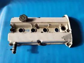 350.fd1e98 Ford 1998 Escort Valve Cover 105410