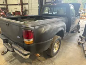 7006470 Ford Used Engine Valve Cover Fits 1997 Ranger Grade A