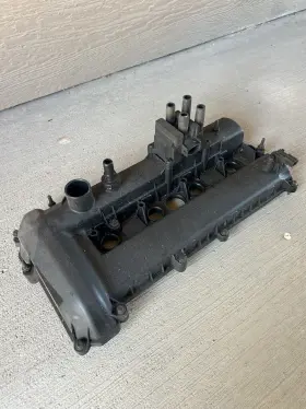 350.fd8205 Ford Truck 2005 Ranger 2.3l 4 Cylinder Engine Valve Cover With Misc. Sensors