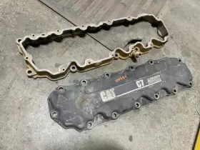 350.111106 Freightliner Used 06 Caterpillar Acert C7 Valve Cover As Shown Shipped