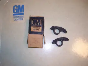 586917 General Motors 2 Nos Gm Oldsmobile 1961-1963 Olds F85 Engine Lh Right Hand Rocker Arm