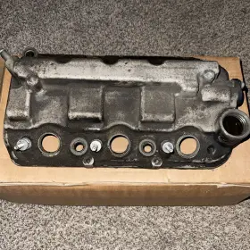 264-491 Honda Odyssey Front Valve Cover. Please Read Item Description