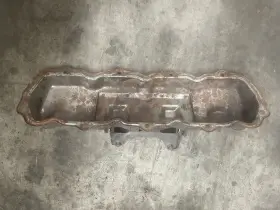 1813319c1 International Ford 6.9-7.3 Idi Mechanical Valve Cover Prior To 1994