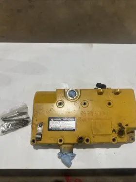 R524533 John Deere Rocker Arm Valve Cover