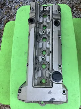 E320-1995 Mercedes-benz 1995 E320 E 320 W124 Valve Cover With Oil Cap Flaws