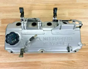 Md373073 Mitsubishi 2002-2005 Lancer Valve Cover