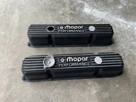 P5007614 Mopar 64-76 Big Block Cast Aluminum Performance Valve Covers Black Wrinkle