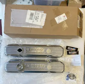 P5007616 Mopar Nos Performance Big Block Polished Cast Aluminum Valve Covers 383 400 440