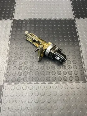C13p720 Oem 2011-2017 Infiniti Qx80 Left Driver Engine Valve Actuator Housing