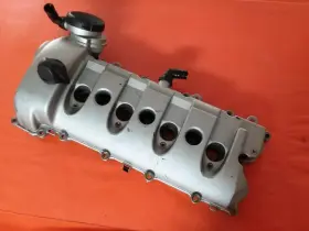 948105132 Porsche 2003-2006 Cayenne 955 4.5l V8 Left Side Cylinder Head Valve Cover