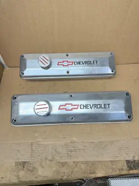 141-910 Proform 2 Piece Sb Chevy Bowtie Valve Covers Polished Aluminum Baffles