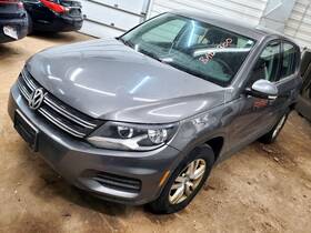 Volkswagen 350.vw1t12 Tiguan 2012 Valve Cover 1776073